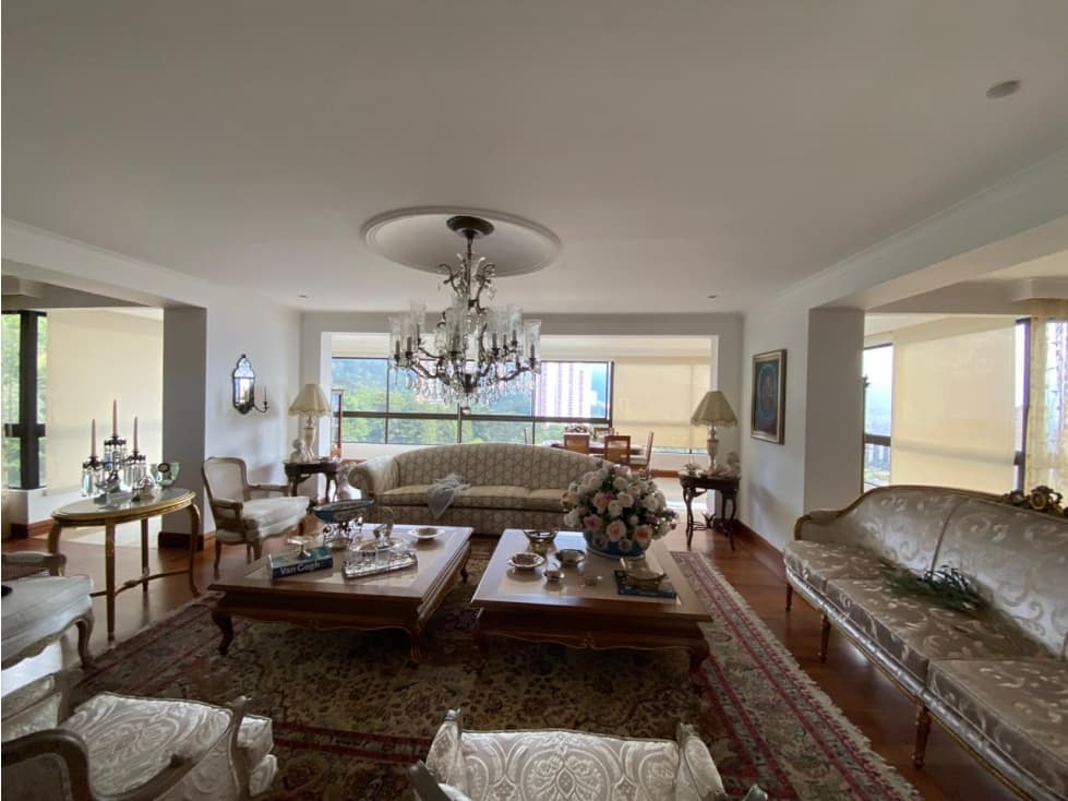 Apartamento en venta en El Poblado sector El Tesoro — foto 1