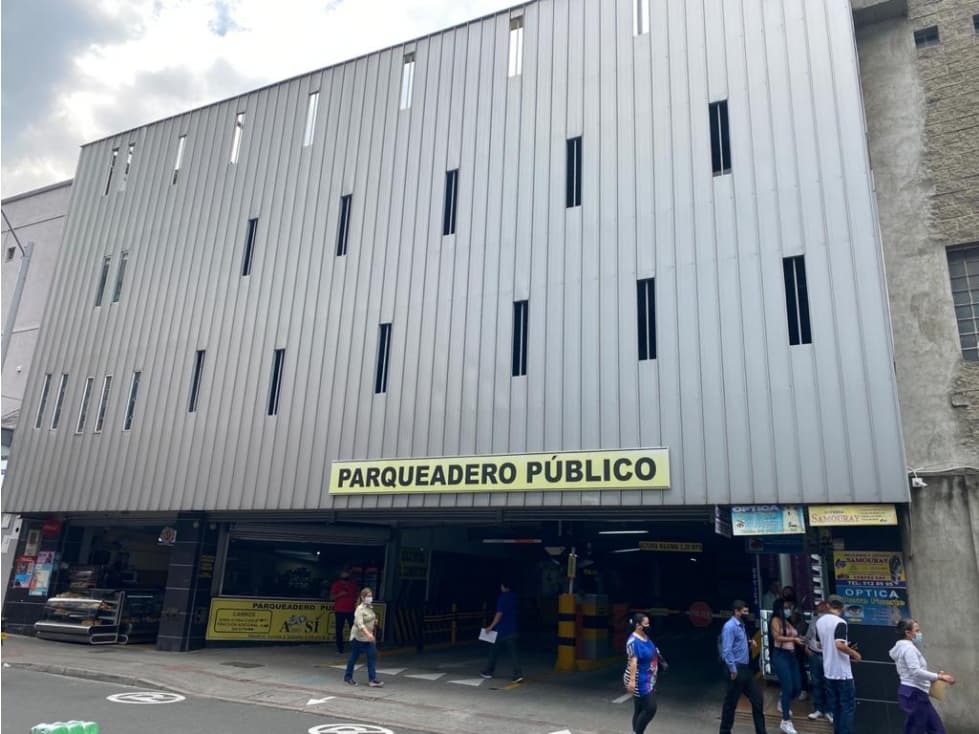 Edificio de parqueaderos con excelente ubicación — foto 5