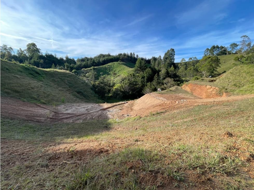 Lote en venta con dos explanadas, sector Pantanillo El Retiro — foto 2