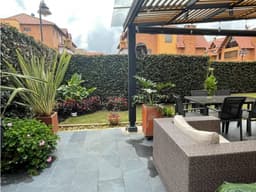 Casa de 320 m² 4 alcobas y Terraza, Conjunto Cerrado, Chia, Rosales