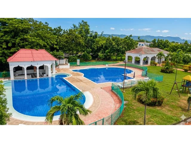Casa Moderna con Jacuzzi y 5 Habitaciones en Flandes, Tolima
