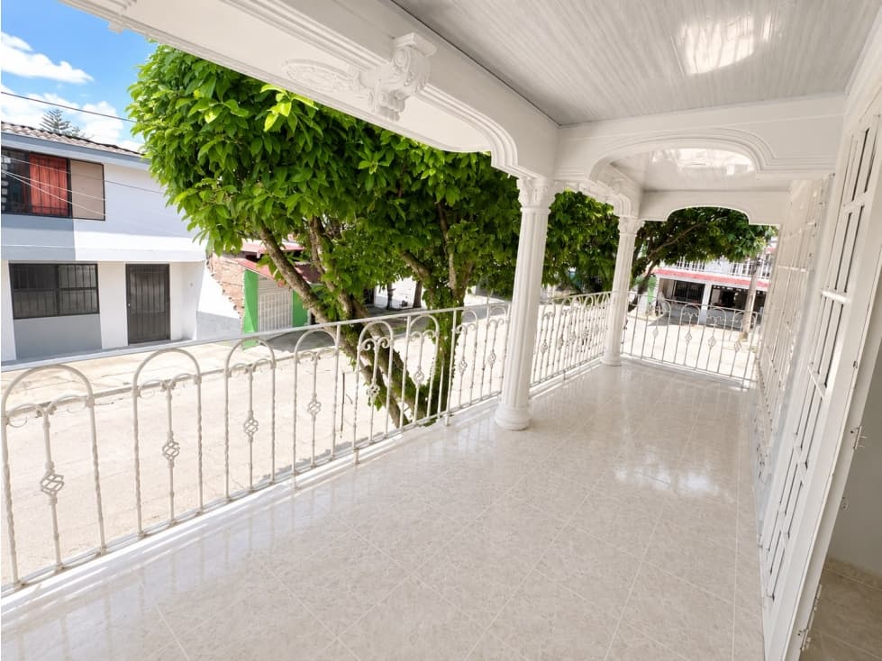 Casa Comercial en Venta con Apartaestudio y Bodega — foto 2
