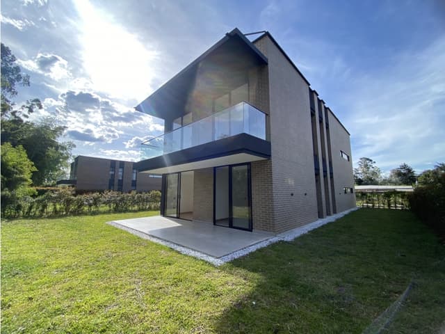 CASA PARA ESTRENAR, UNIDAD CERRADA, LLANOGRANDE SMG