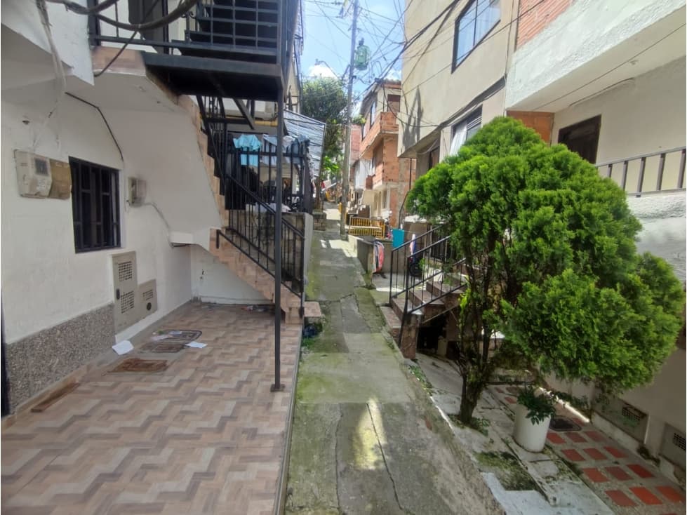 CASA 4 PISOS ROBLEDO CERCA UNIVERSIDAD ESUMER — foto 1