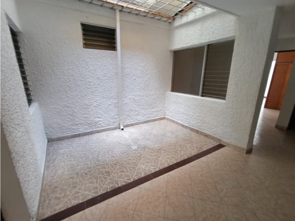 CASA SIMÓN BOLÍVAR CERCA C.C. VIVA LAURELES — foto 1