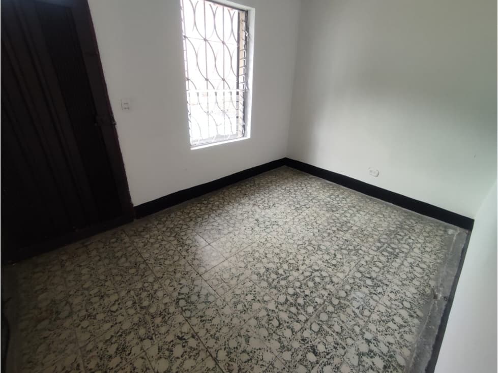 CASA ROBLEDO CERCA ESCUELA PEDRO NEL OSPINA — foto 2