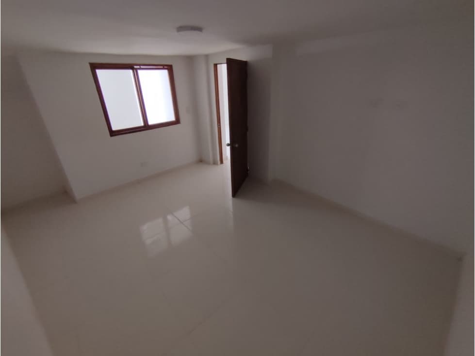 CASA BUENOS AIRES CERCA CC. LA CENTRAL Y TRANVÍA — foto 6