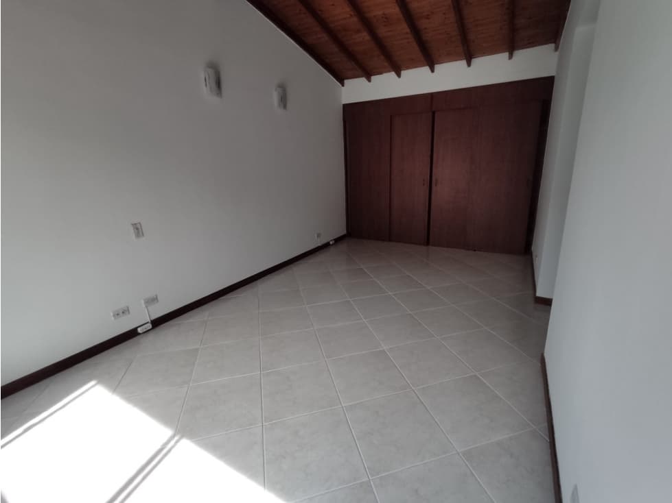 APARTAMENTO EL POBLADO CERCA AV. LAS PALMAS — foto 4