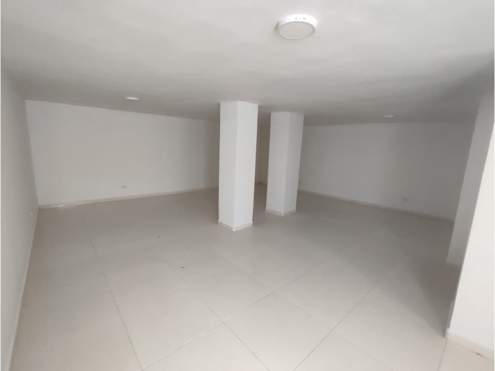 CASA BUENOS AIRES CERCA CC. LA CENTRAL Y TRANVÍA — foto 1