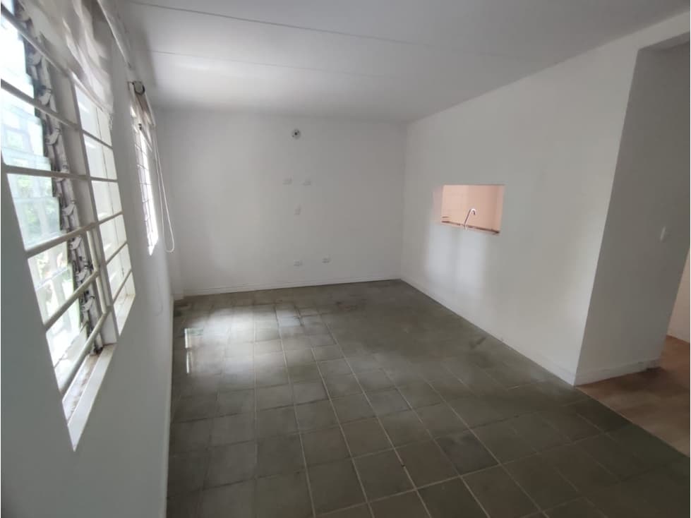 CASA ROBLEDO CERCA ZONA COMERCIAL LA CAMPIÑA — foto 1