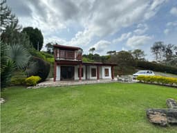 ENCANTADORA FINCA CON BODEGA EN VENTA GUARNE CERCA AL AEROPUERTO