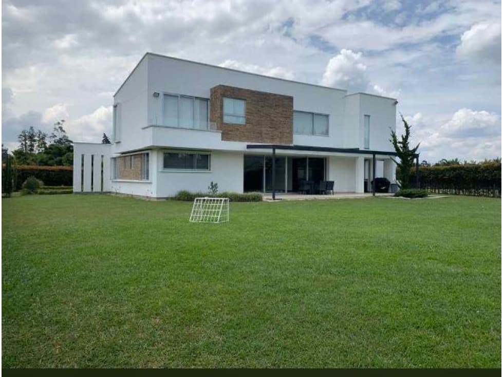 EXCLUSIVA FINCA DE LUJO EN VENTA LLANOGRANDE — foto 1