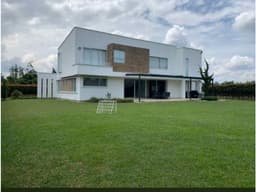 EXCLUSIVA FINCA DE LUJO EN VENTA LLANOGRANDE