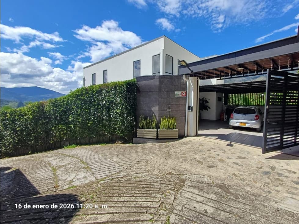 ENCANTADORA CASA CAMPESTRE EN VENTA COPACABANA — foto 1