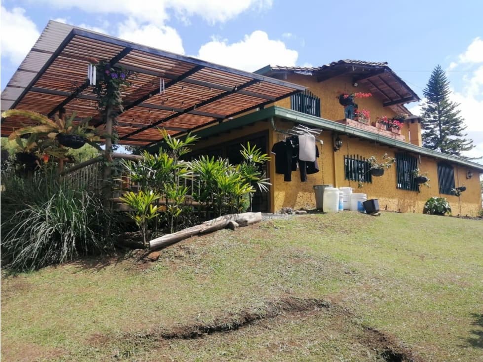 HERMOSA FINCA EN VENTA GUARNE — foto 2