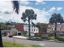 VENDO CASA EN AVENIDA SUR CONJUNTO CERRADO.