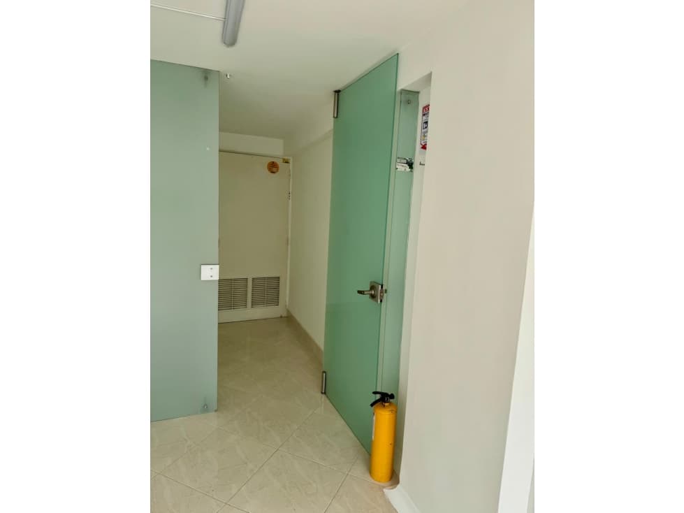 VENTA DE OFICINA EN RODEO PLAZA — foto 5