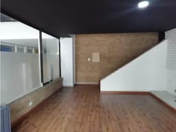 VENDO LOCAL VITRINA EXTERIOR SOBRE LA 7MA CENTRO INTERNACIONAL