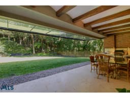 CASA EN VENTA EN ALTOS DEL POBLADO MEDELLÍN