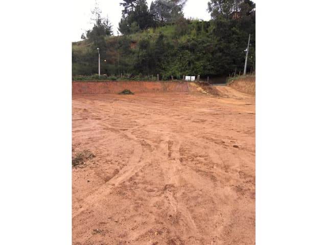 Vendo lote en vereda Yarumal de Rionegro Antioquia a eje de vía