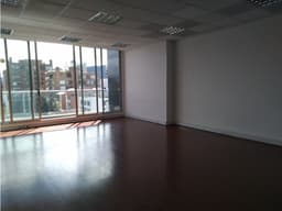 SE ARRIENDA OFICINA EN EL VIRREY. A