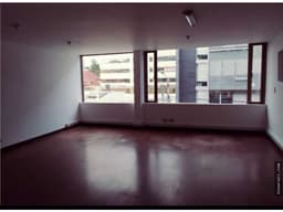 SE VENDE OFICINA ARRENDADA EN PARQUE LA 93. A