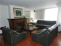 SE VENDE HERMOSO APARTAMENTO EN SANTA BARBARA CENTRAL. A
