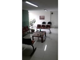 SE VENDE O SE ARRIENDA HERMOSA OFICINA EN CHAPINERO. A