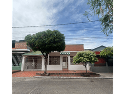 SE ARRIENDA CASA COMERCIAL EN EL BARRIO LAS QUINTAS, GIRARDOT.