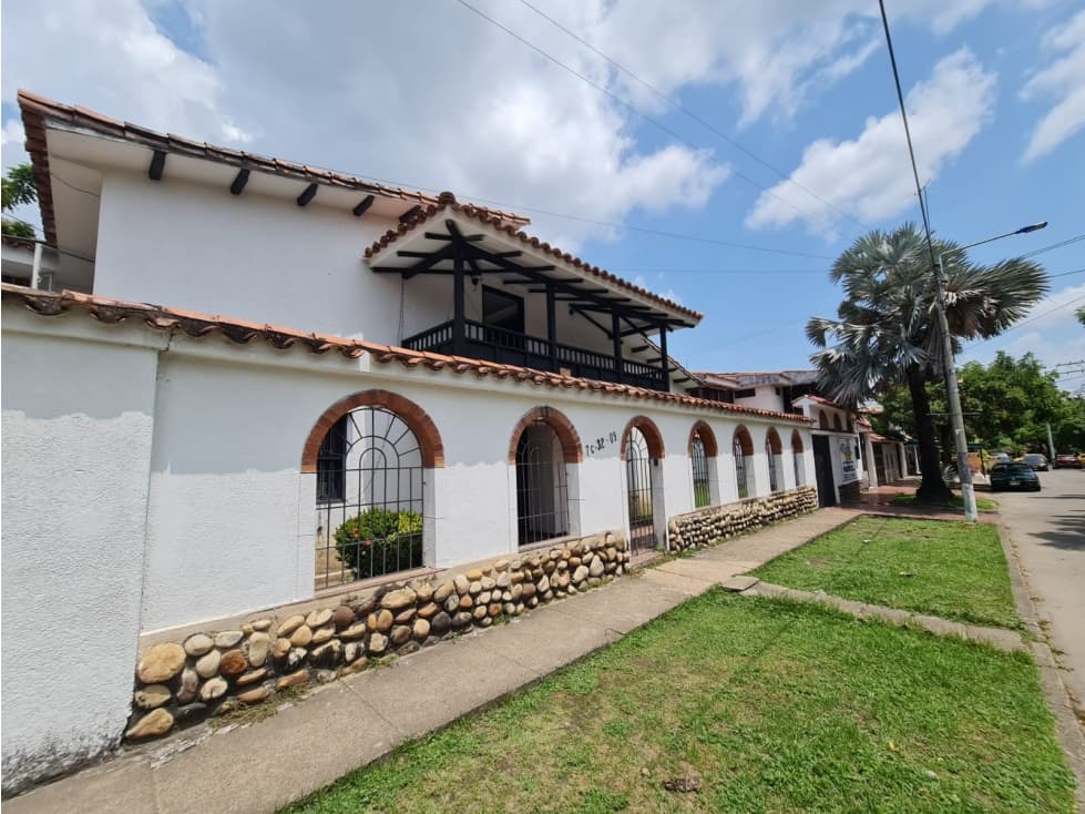 SE ARRIENDA AMPLIA CASA EN LA MAGDALENA — foto 1