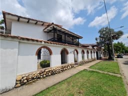 SE ARRIENDA AMPLIA CASA EN LA MAGDALENA