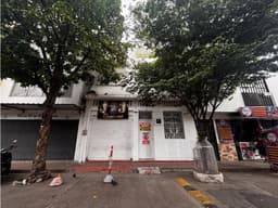 SE VENDE AMPLIA CASA EN BARRIO SUCRE, GIRARDOT