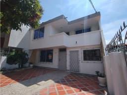 SE VENDA CASA - SECTOR 13 DE JUNIO