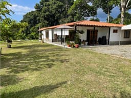SE VENDE FINCA CERCA AL PARQUE DEL CAFE