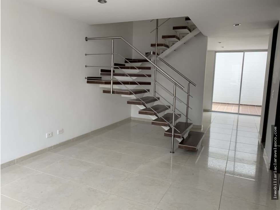 SE VENDE CASA EN LA AVENIDA CENTENARIO — foto 1