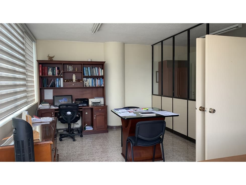 SE ARRIENDA OFICINA EN LA CÁMARA DE COMERCIO — foto 2