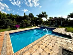 SE VENDE CASA CAMPESTRE CERCA A LA TEBAIDA