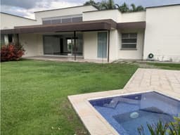 SE VENDE CASA CAMPESTRE CERCA AL AEROPUERTO