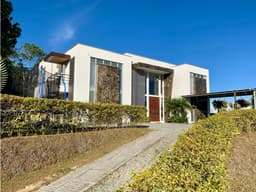 SE VENDE CASA CAMPESTRE EN LA VIA ARMENIA PEREIRA