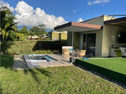 SE VENDE CASA CAMPESTRE CERCA AL CAIMO