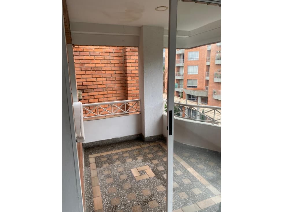 CMCA Edificio en Barrio Simón Bolívar la Almería, Medellín — foto 2