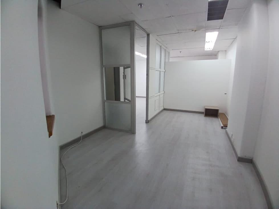 ARRIENDO OFICINA EN EL CENTRO — foto 4