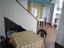 VENDO CASA DE 3 PISOS EN BARRIO CADIZ