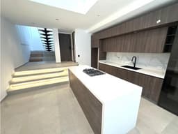 Arriendo casa triplex en el Poblado