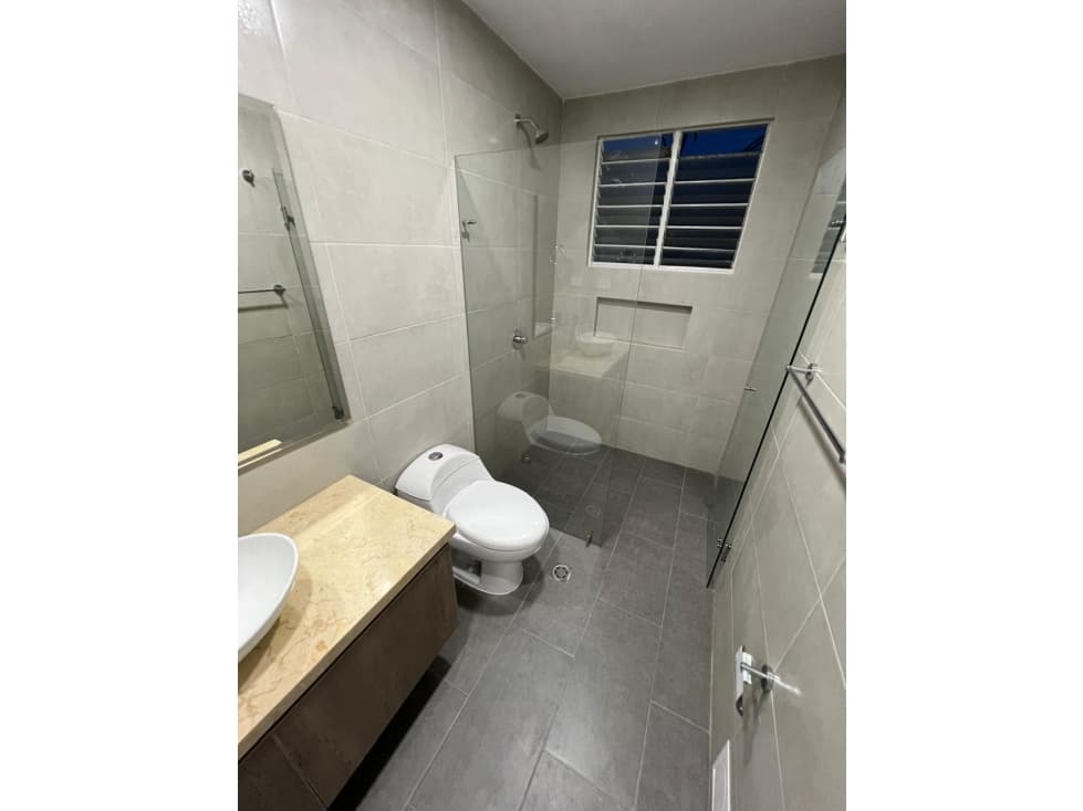 CASA EN LA FLORA - REMODELADA - EN VENTA — foto 5