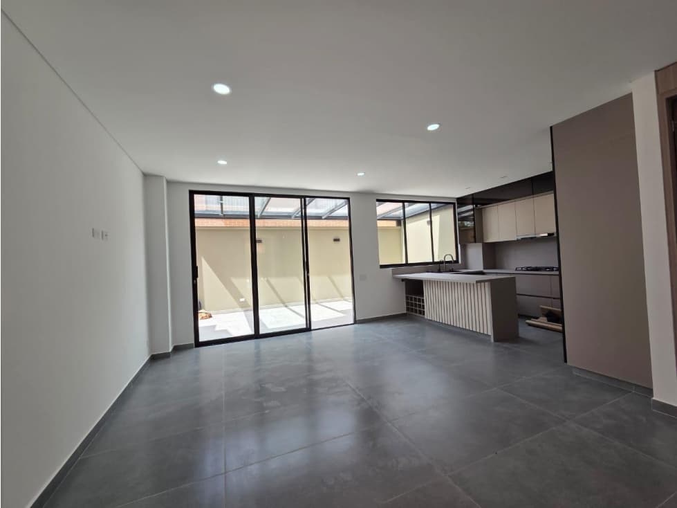 CÓMODA Y ACOGEDORA CASA EN EL RETIRO — foto 2