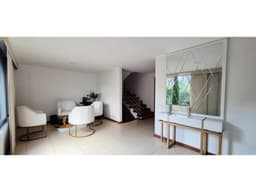 CASA CON POSIBILIDAD DE AMPLICION, EN LOMA EL ESMERALDAL ENVIGADO