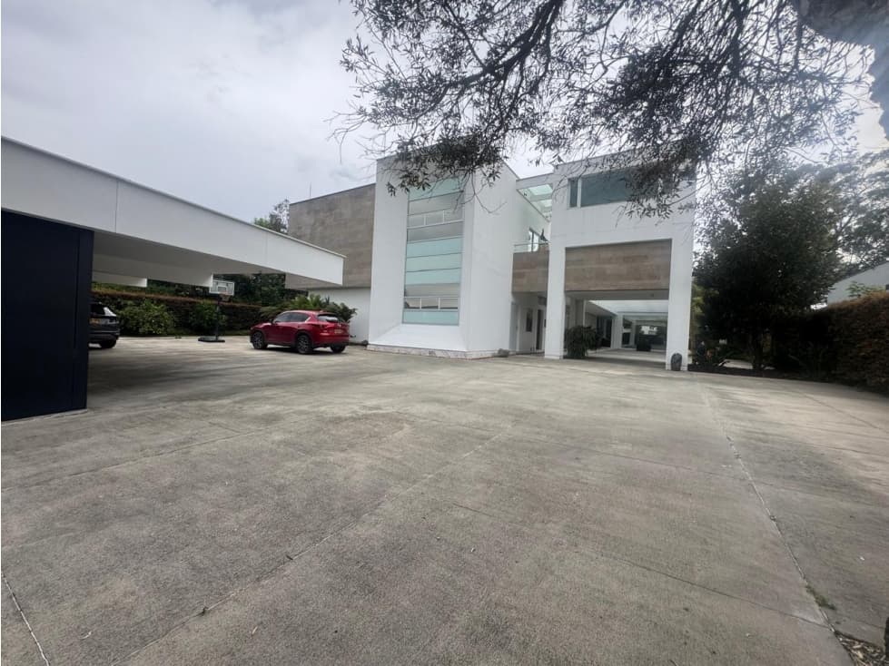 LUJOSA CASA CAMPESTRE EN LLANOGRANDE — foto 1