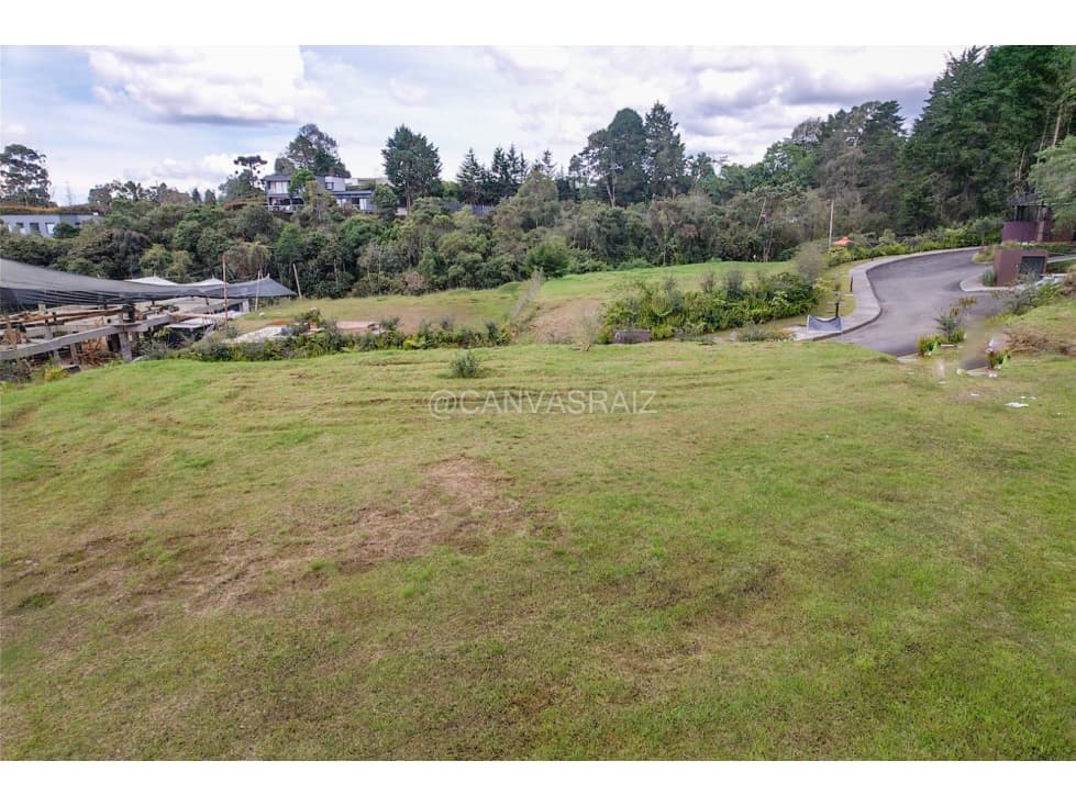 LOTE EN PARCELACIÓN ALTO DE PALMAS — foto 1