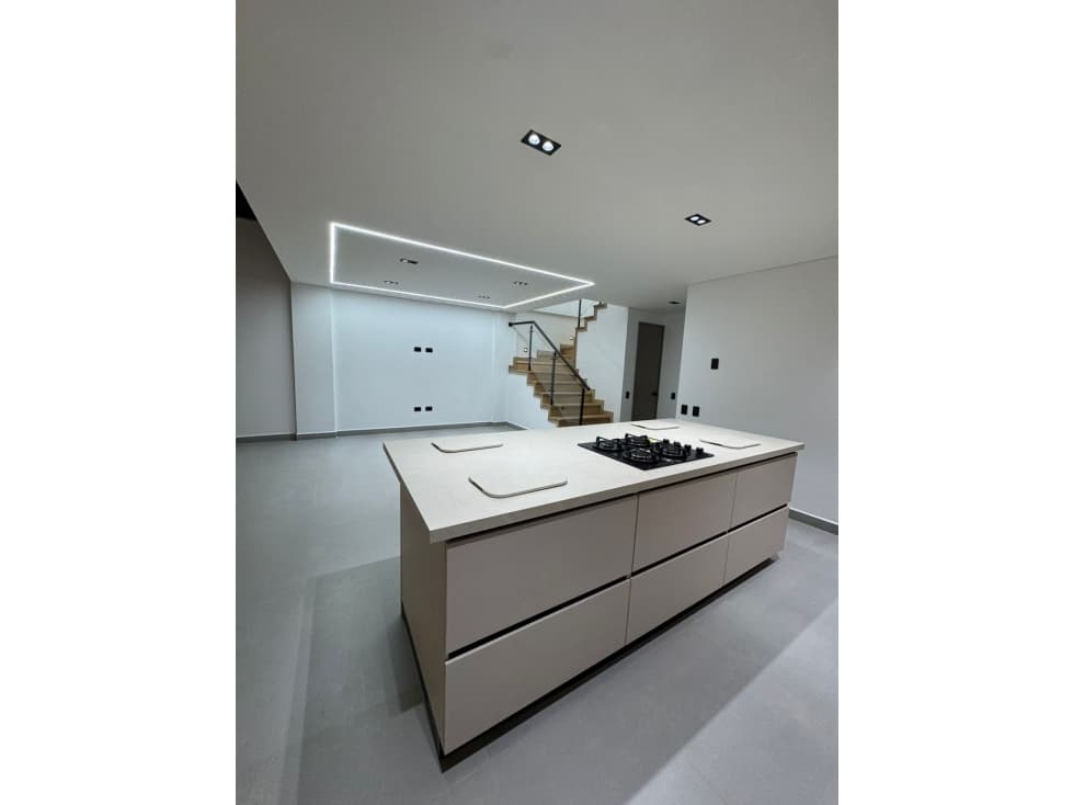 CASA EN UNIDAD CERRADA EN LLANOGRANDE — foto 1